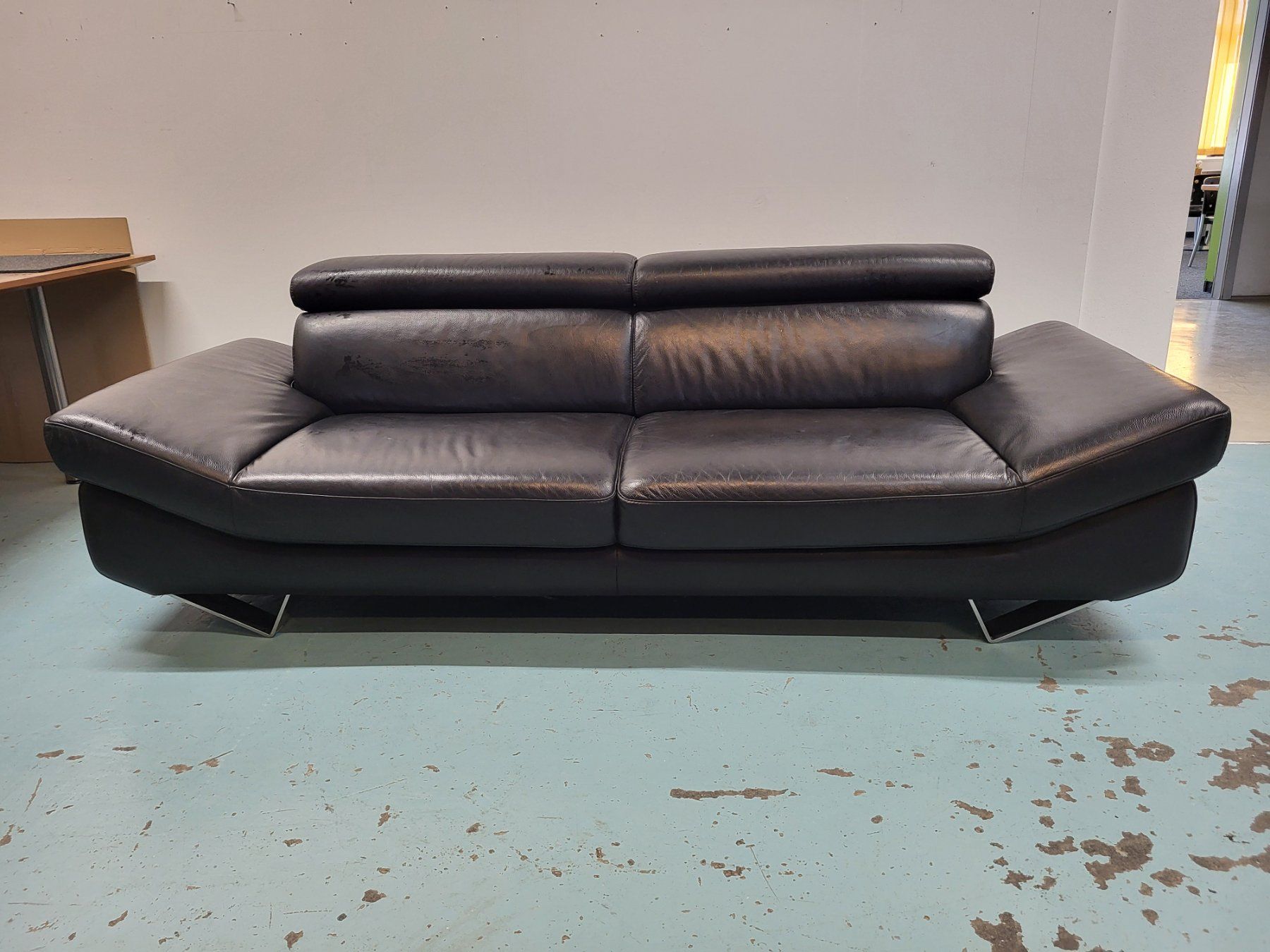 Sofas: Sofa Kunstleder – Gebraucht aus Brügg BE von POU-BELLE