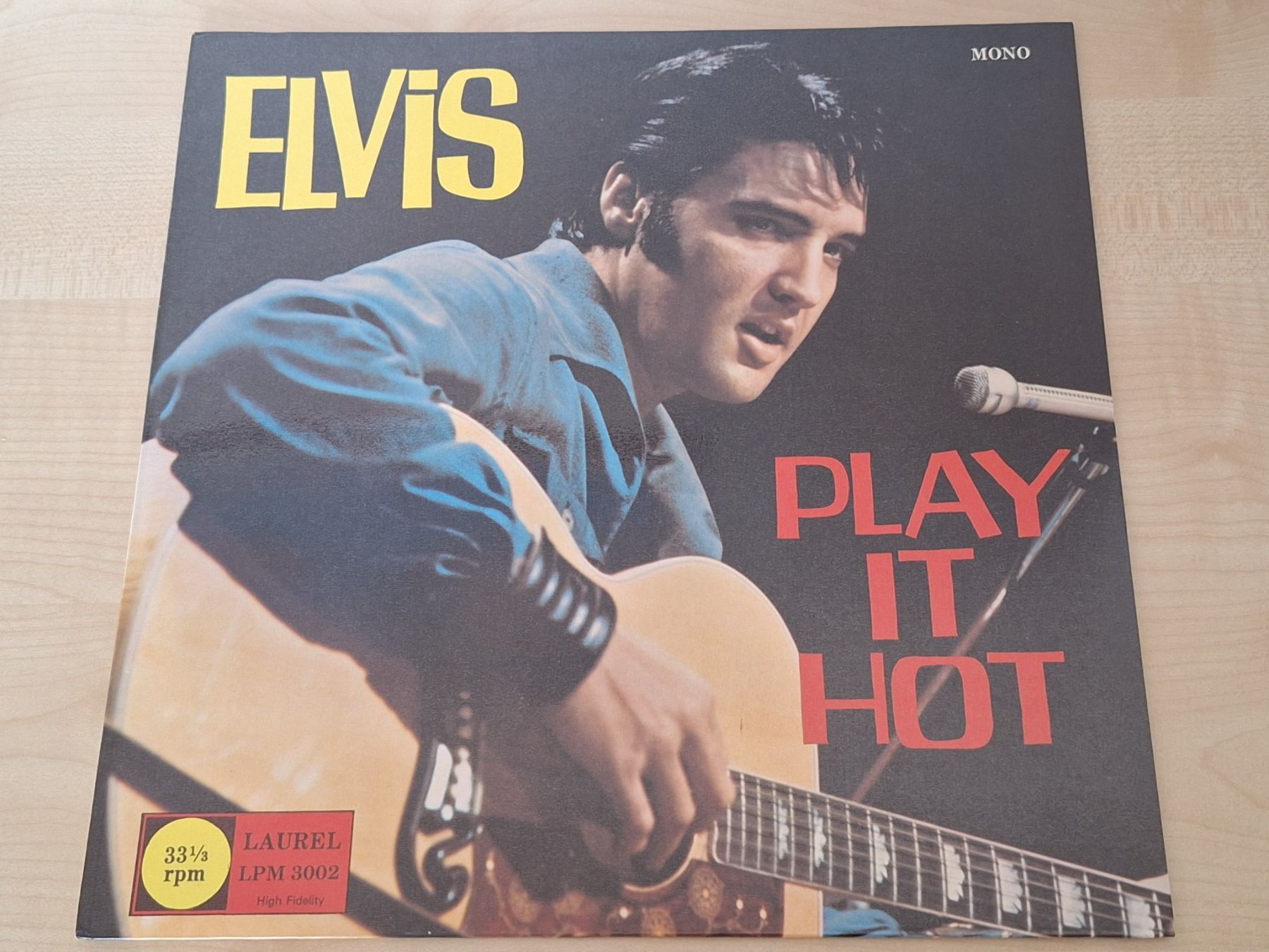 Dischi in vinile: Elvis Presley Play It Hot LP – Usato da Uerschhausen venduto da Burton77