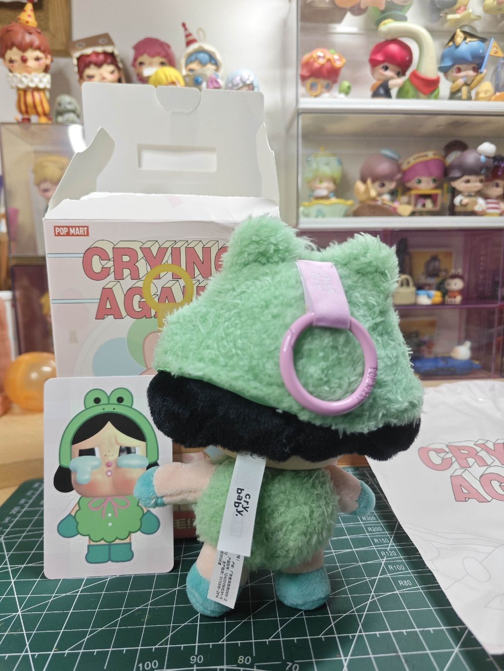 Pop Mart Statuette: Pop Mart Crybaby Crying Again - What A Frog – Nuovo (secondo la descrizione) da Horw venduto da aquarellmmm2024 1