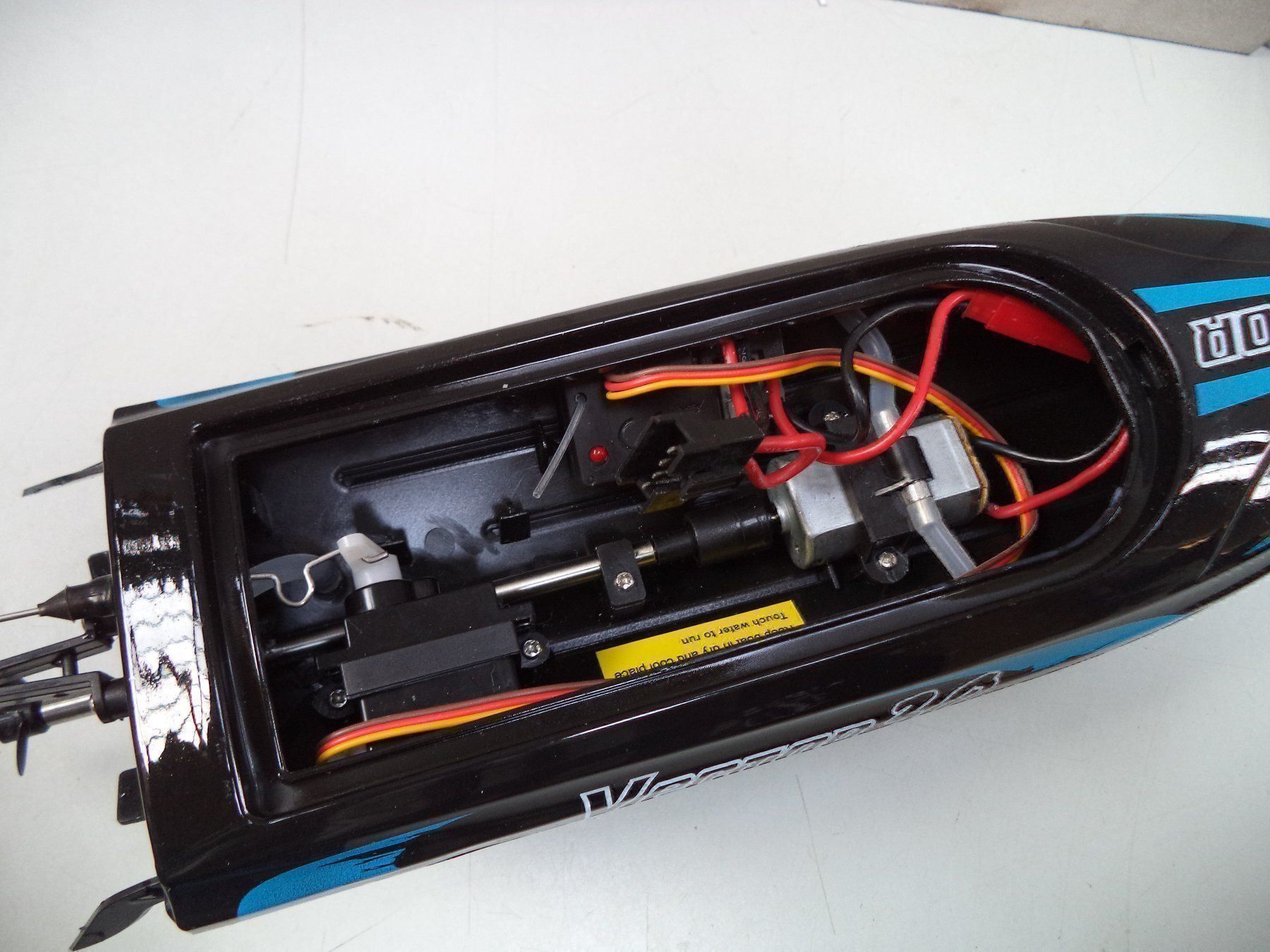 Modellismo RC: Brushed Rennboot Vector 30, RTR-Set – Nuovo e nell'imballaggio originale da Rieden AG venduto da Wirth03 2