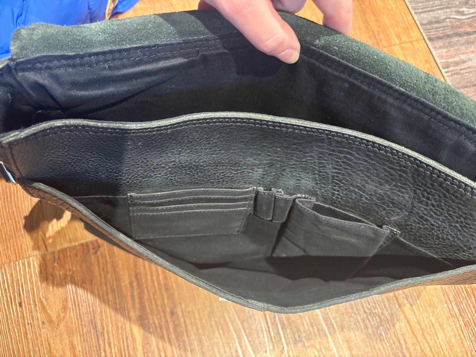 Geox Borse: Schwarze Laptop-Schultertasche aus echtem Leder – Usato da Seuzach venduto da Saui88 4