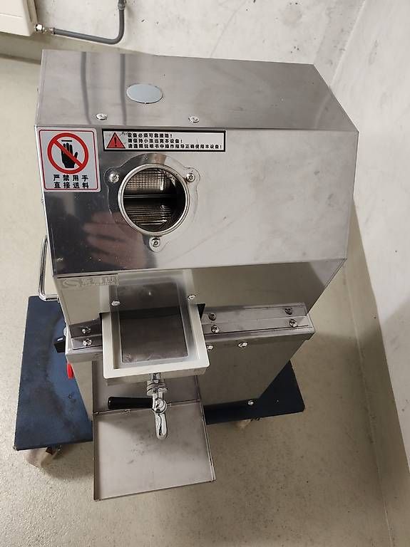 Elettrodomestici da cucina: Sugarcane Juice Press Machine 800W 220V – Usato da Oberarth venduto da mar_v5zm 2