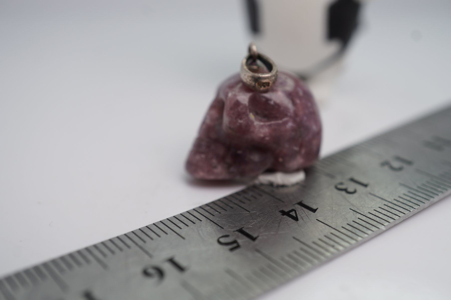 Minerali & Pietre curative: Lepidolith    Skull Anhänger         ab 1.-  Auktion – Nuovo e nell'imballaggio originale da Eschenbach SG venduto da topstone 6