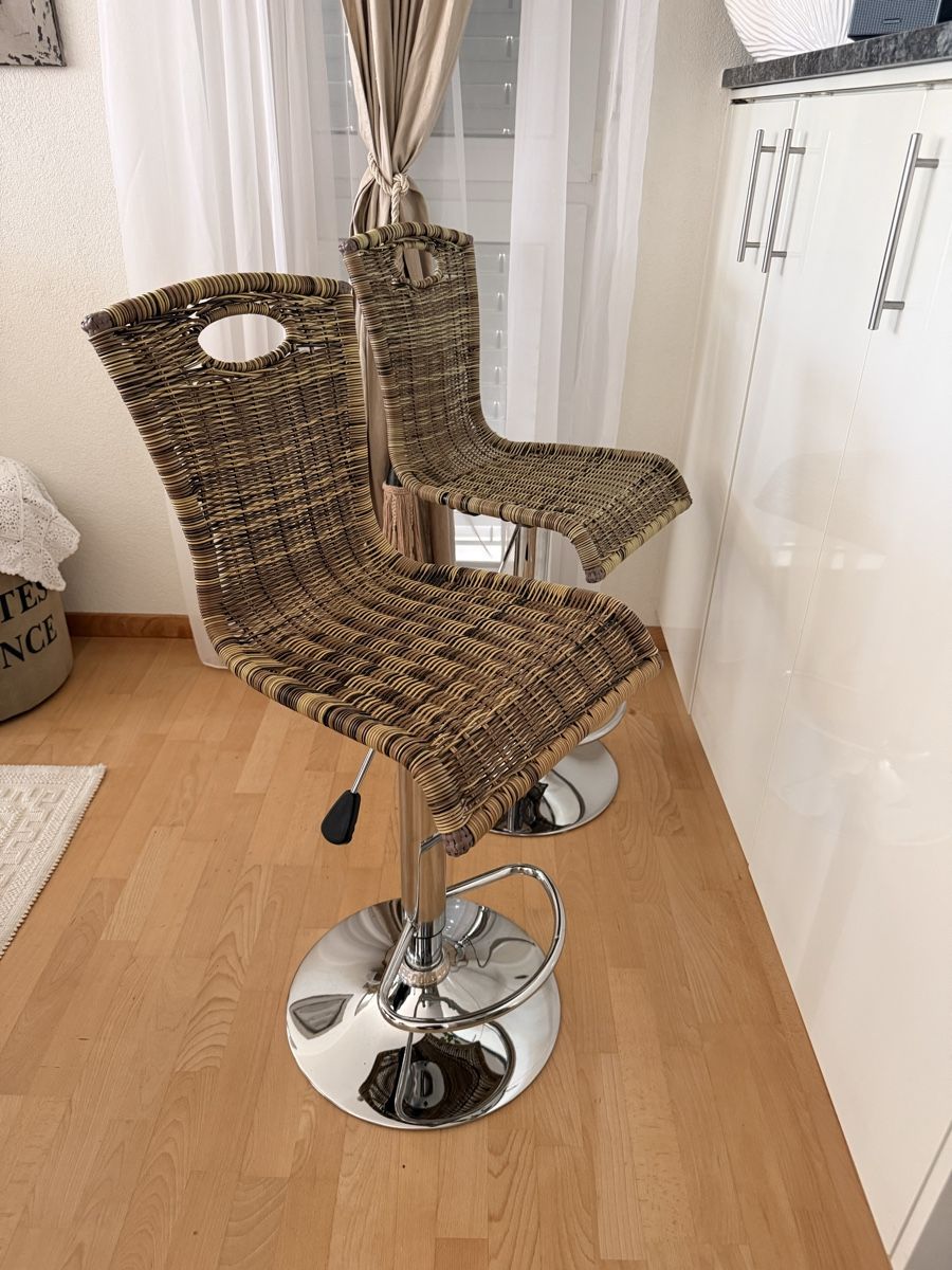 Hocker: 2 Barhocker Rattan – Gebraucht aus Kloten von Teo3ko