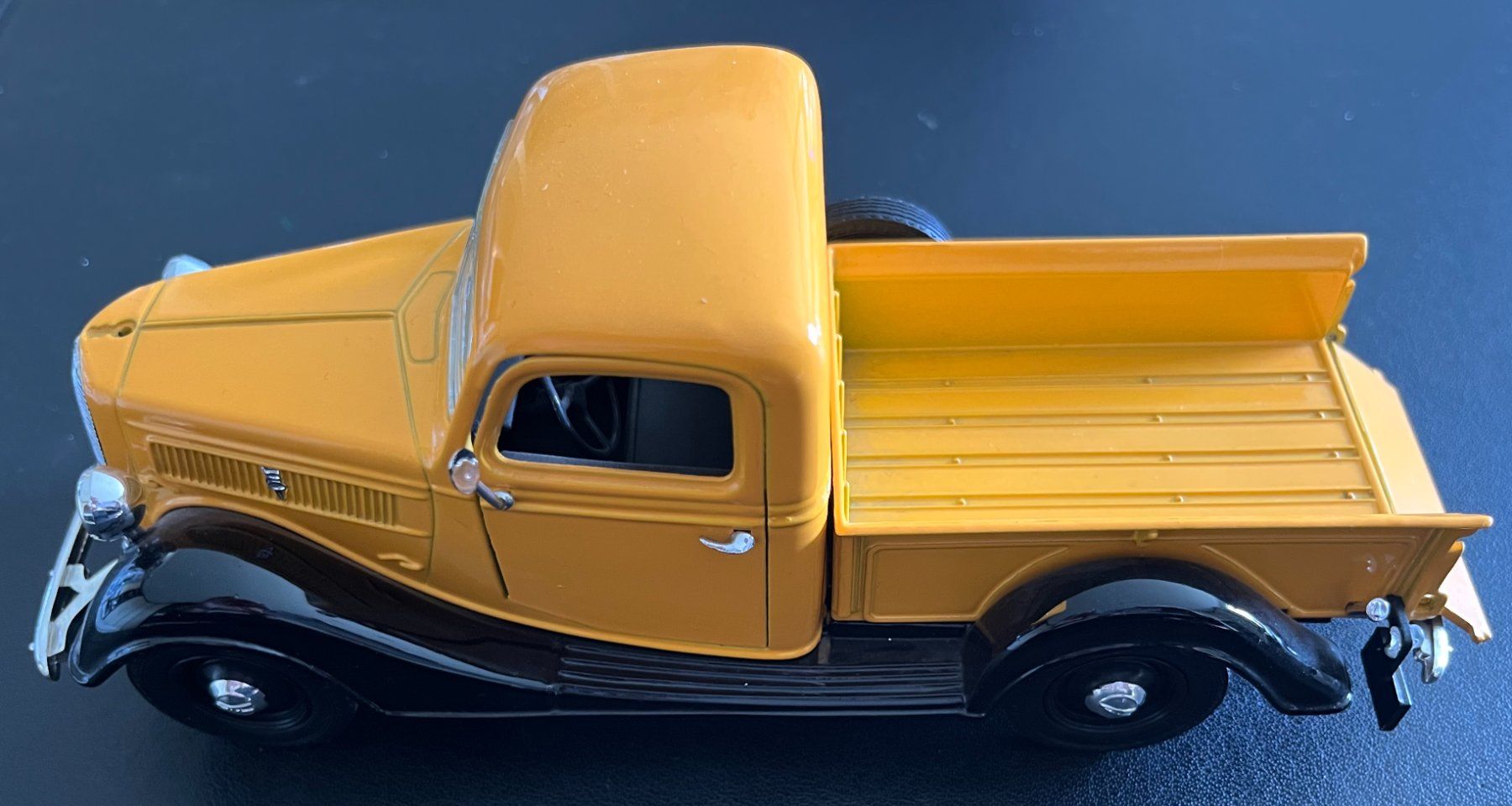 Ford Modellautos: 1/24  Ford Pickup  Modell 1987 – Gebraucht aus Küsnacht ZH von Koluk 1