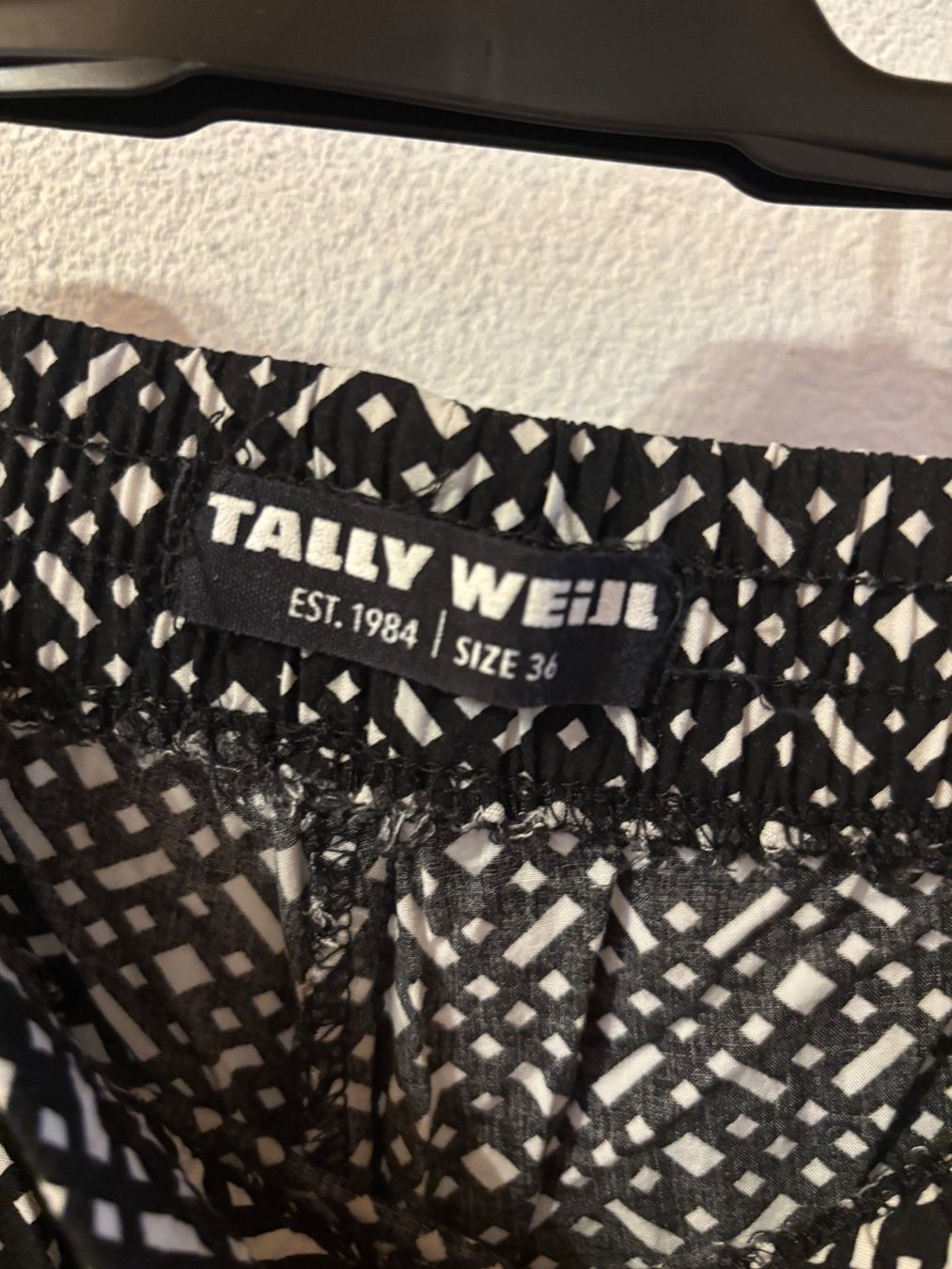 Tally Weijl Hosen: Pantalon ample – Gebraucht aus Grandvillard von Elsa.Del 4