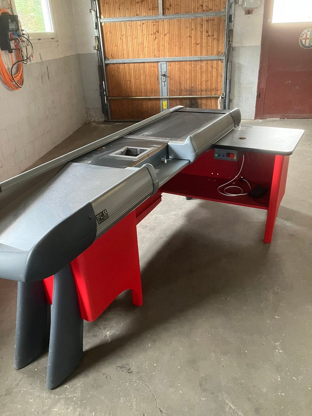 Transportkisten: boxe service avec service à droite, tapis roulant – Gebraucht aus Tavannes von dada017 2