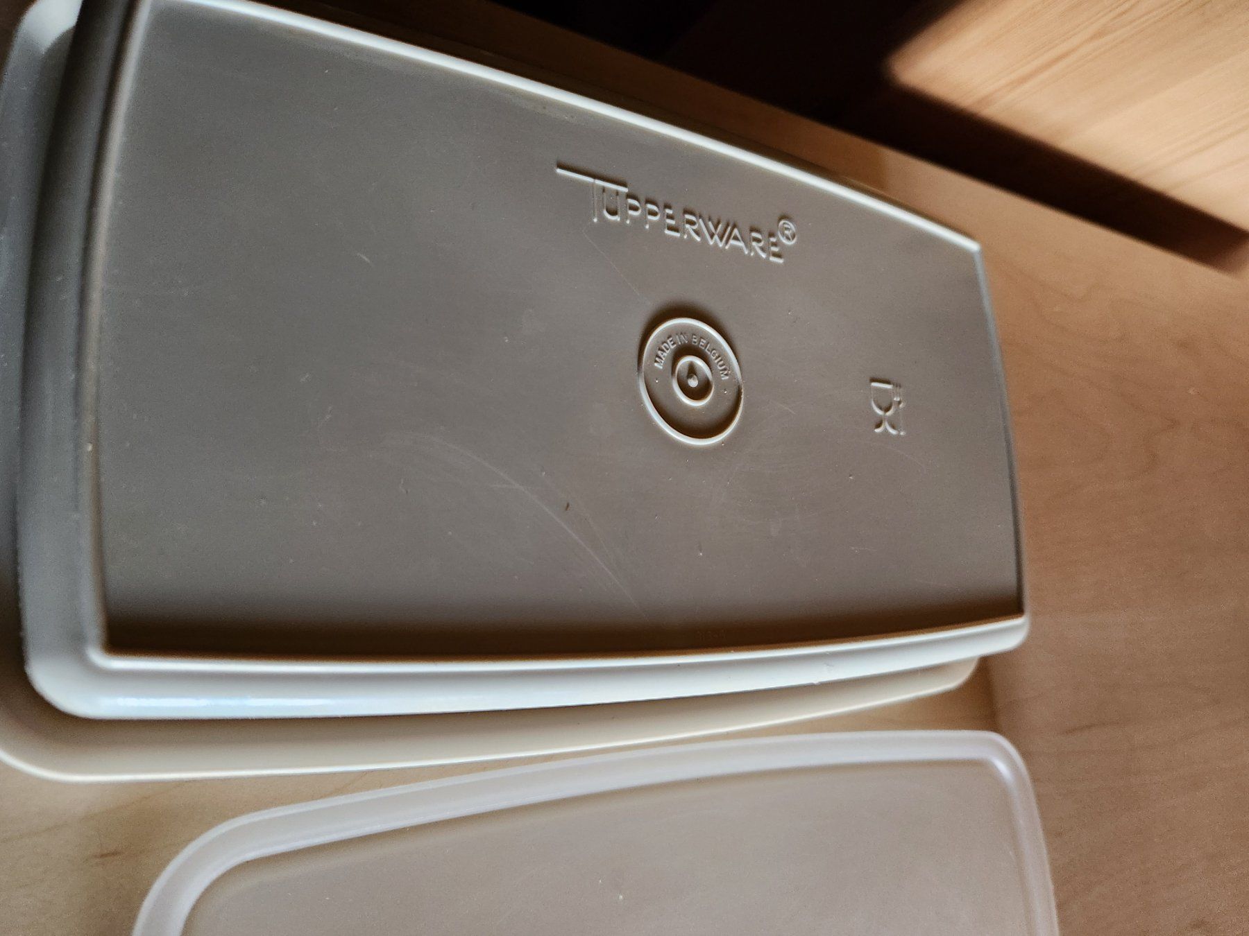 Tupperware Recipients et similaires: Tupperware Flacher Behälter – D'occasion à Gstaad par Meiel2020 2