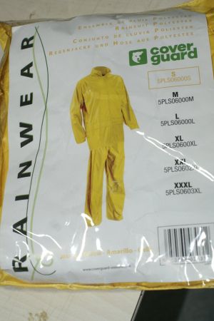 (47) NEU und OVP! Regenjacke und Hose aus Polyster Grösse S