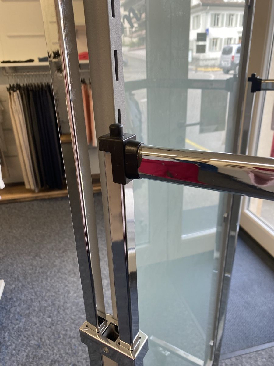 Altro in Decorazioni & Accessori: Kleiderständer auf Räder – Usato da Schüpfheim venduto da Sakiadra 2