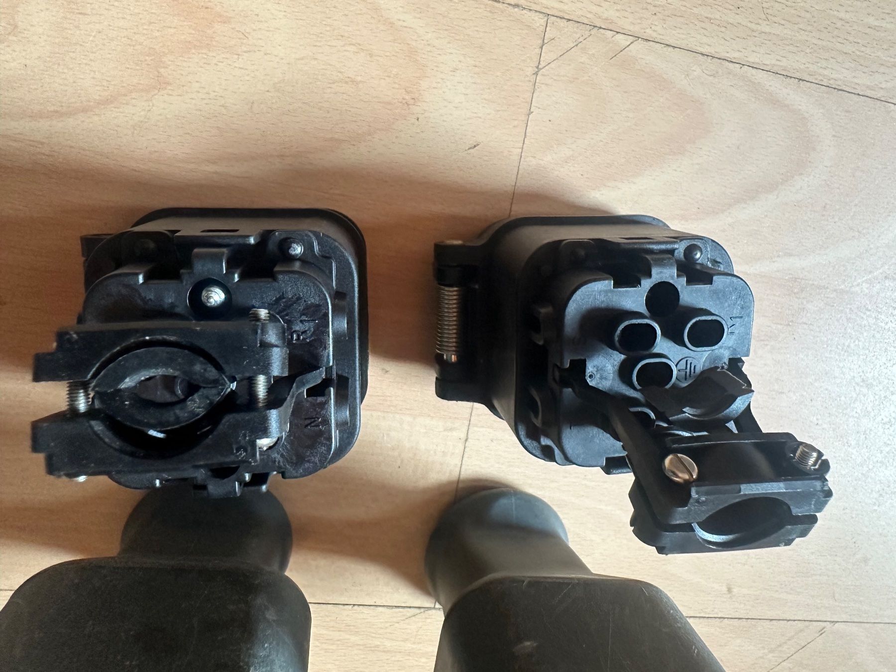 Spine: 2x J 15 5Pol Kupplungen – Usato da Huttwil venduto da Bolpa 7