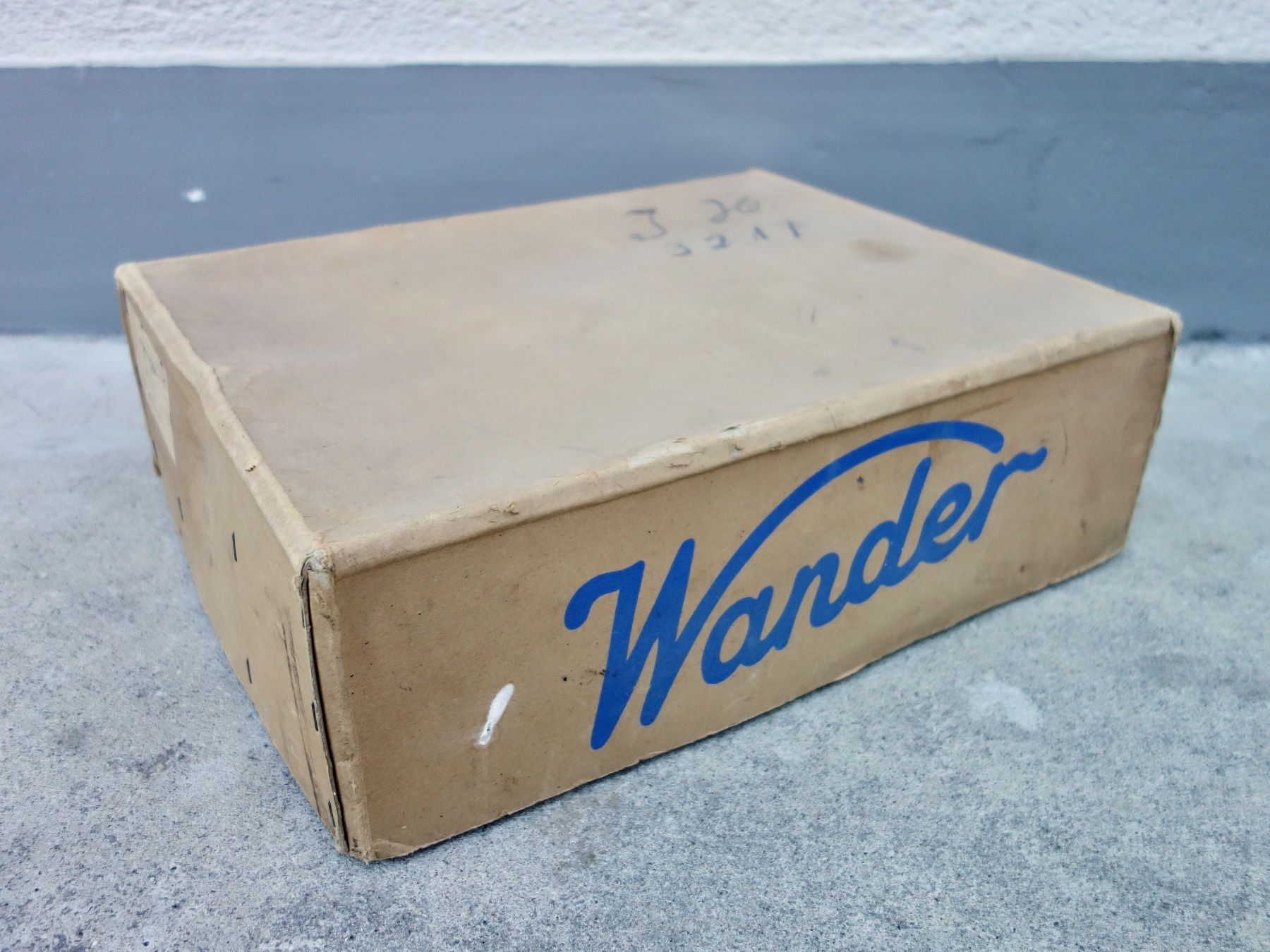 Transportkisten: Vintage Verpackung WANDER Schachtel Karton – Gebraucht aus Kerzers von bottlesandboxes