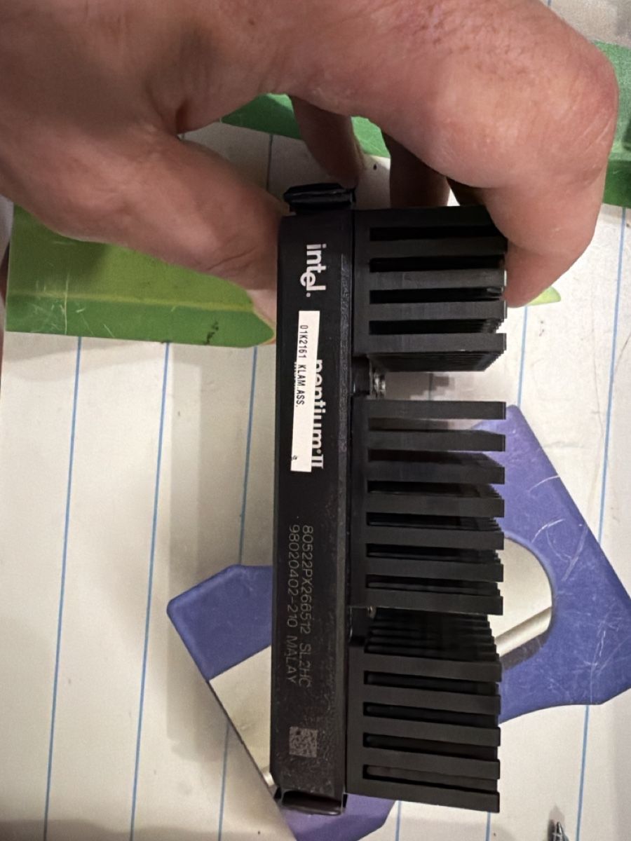Intel Componenti elettronici: Lot de processeurs Pentium II – Difettoso da Martigny venduto da capri2800 4