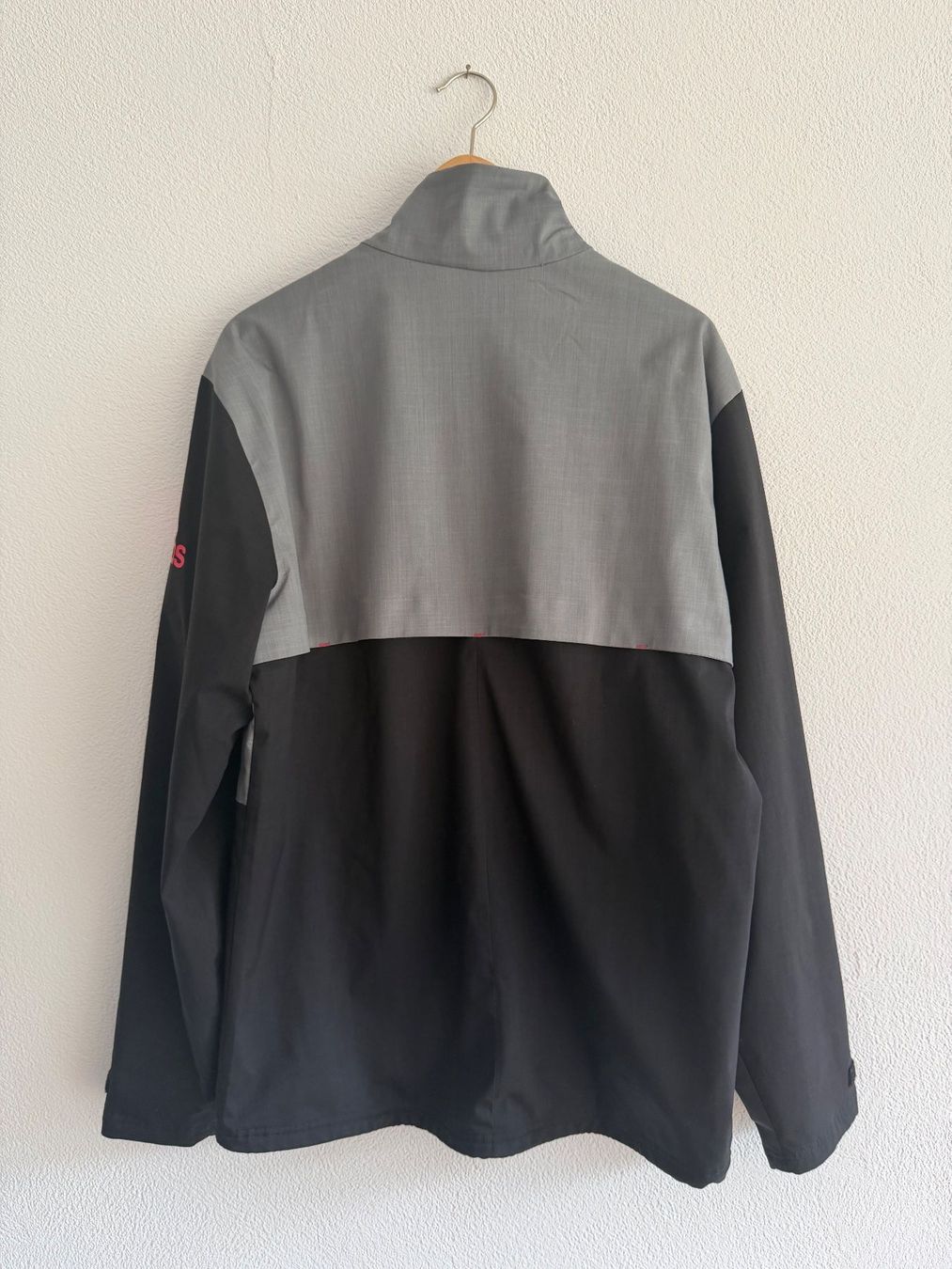 Adidas Giacche: Adidas Windjacke Grau/Schwarz, Grösse M/M – Usato da Sedrun venduto da ton_5mxj 1
