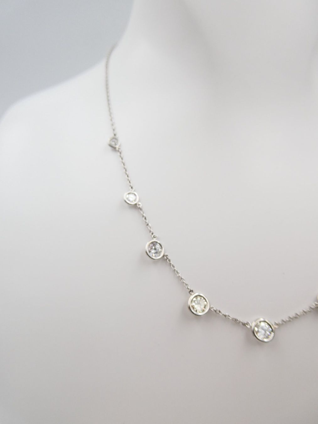 Gübelin Catenine: WEISSGOLDCOLLIER MIT EINZELNEN BRILLANTEN – Usato da Luzern venduto da EdiGem 2