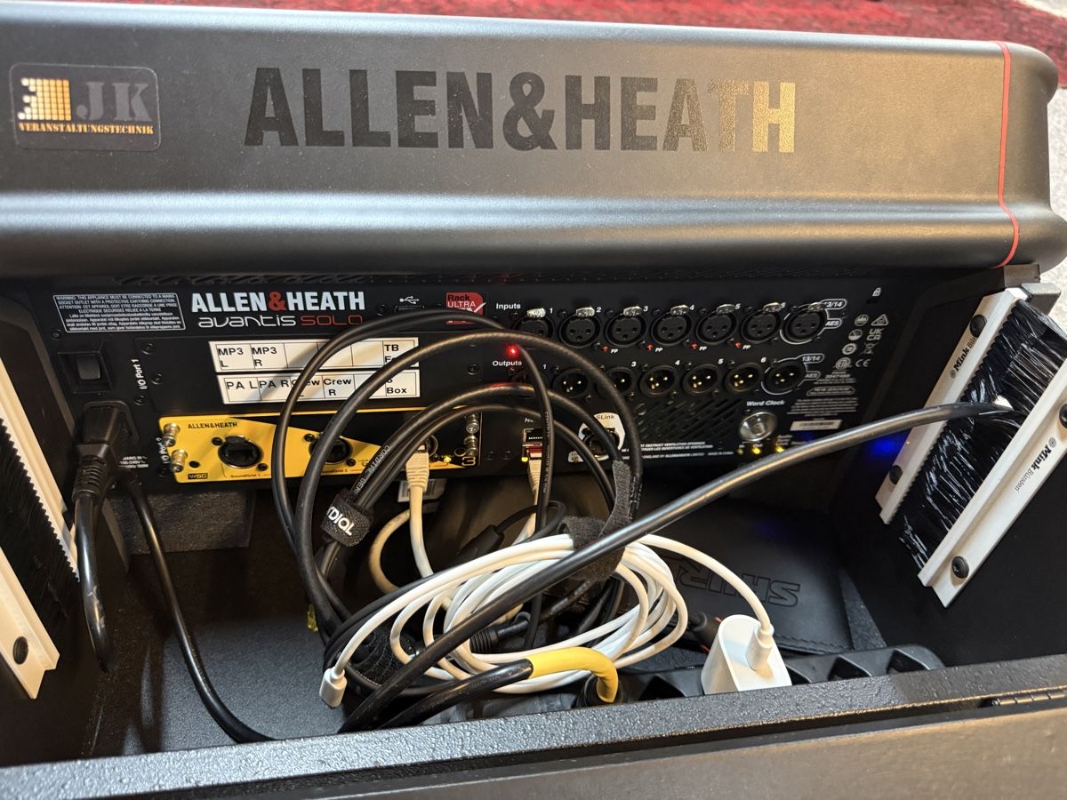 Allen & Heath Platines de mixage: Allen & Heath Avantis Solo Ultra mit Waves Server – Neuf (Voir description) à Lenzburg par SimonZ04 1