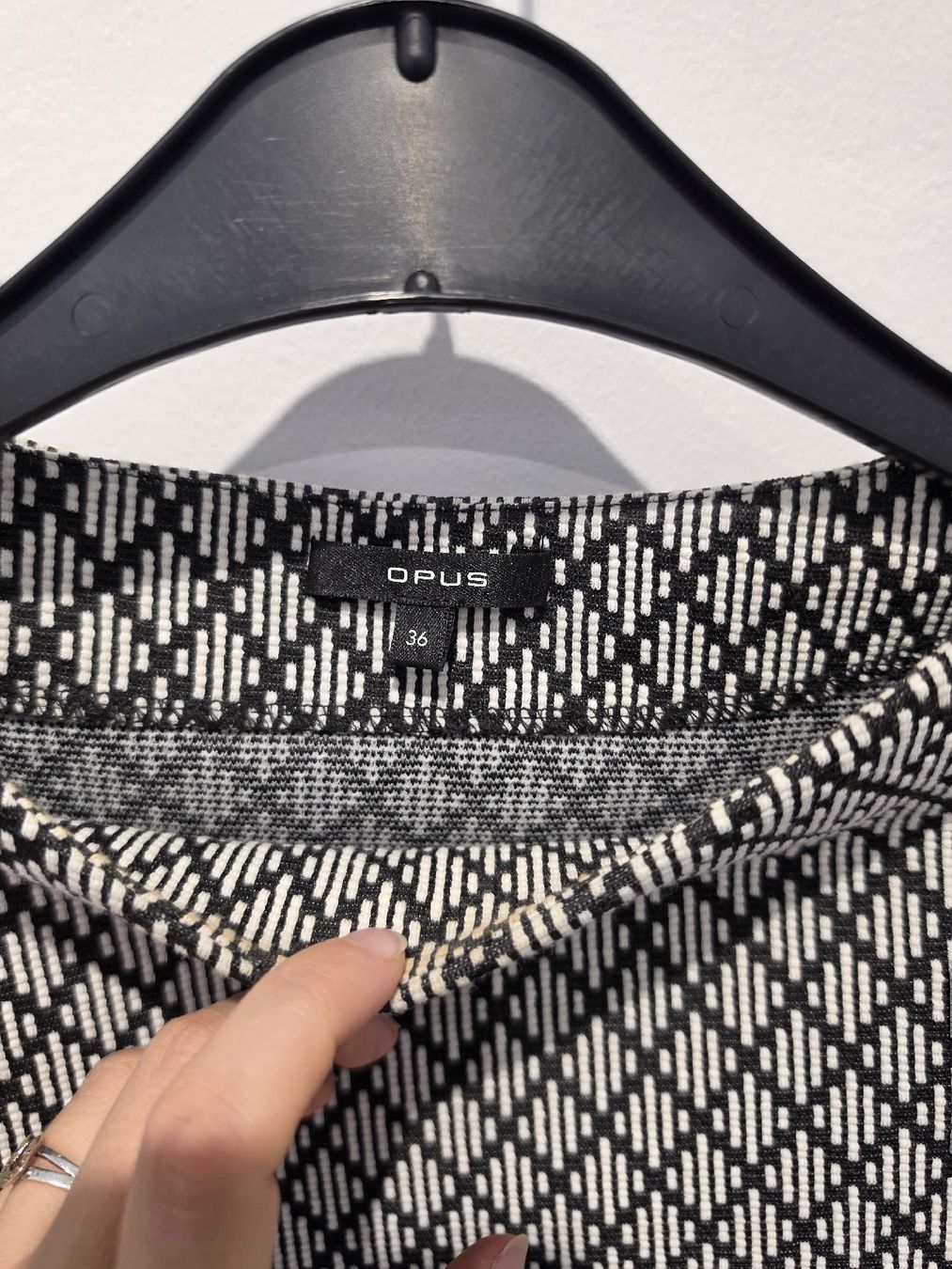 Opus Pullover & Sweatshirts: Damen Pullover Opus schwarz weiss gemustert Grösse 36 – Neu (gemäss Beschreibung) aus Adligenswil von FriedasWelt 1
