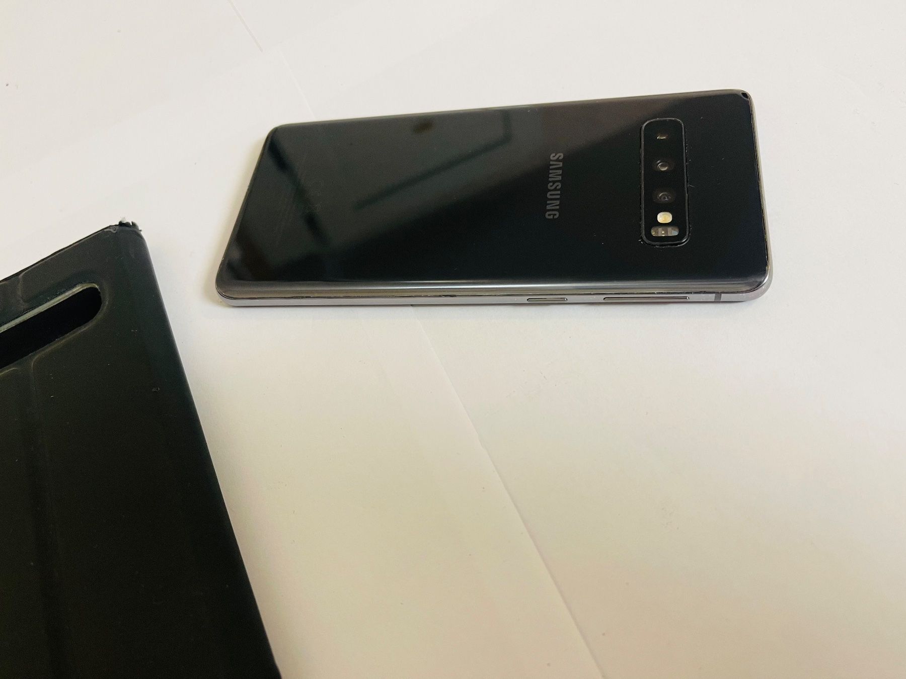 Samsung Telefoni cellulari / Smartphones: Samsung Galaxy S10 128GB Dual Sim – Usato da Luzern venduto da Waince786 1