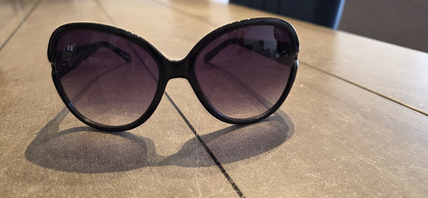 Guess Lunettes & Verres: Lunettes de soleil Guess – D'occasion à Ste-Croix par kar_9x7w 2
