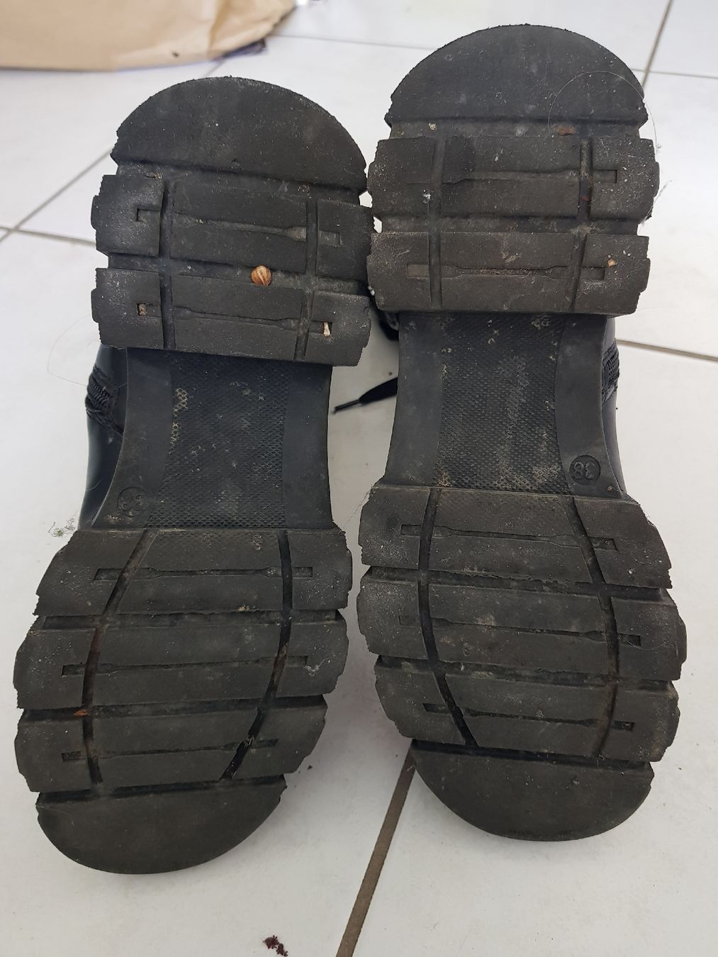 Scarpe da donna: bottes – Usato da Hermance venduto da Triplebizzo 5