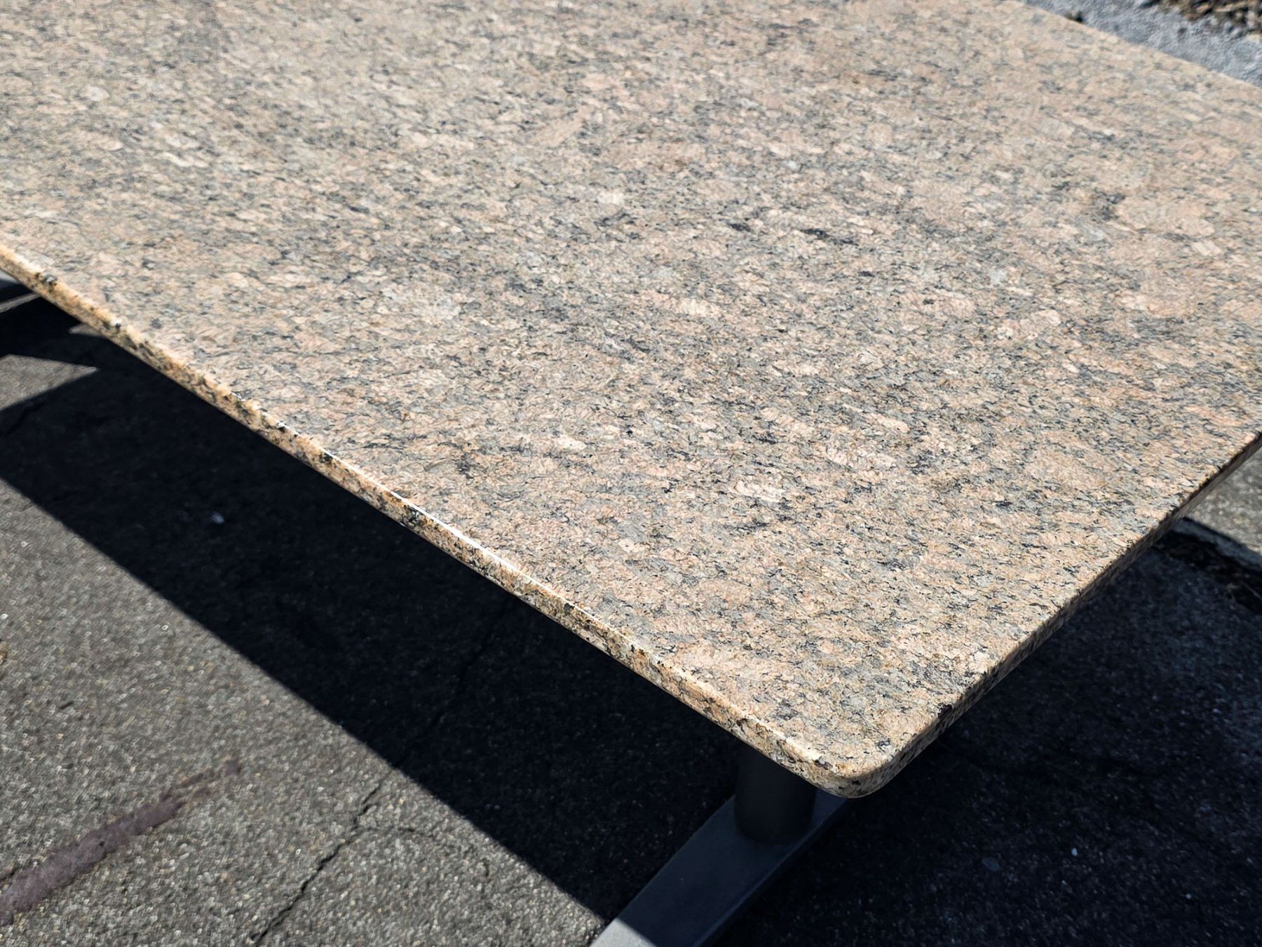 Tavoli: Gartentisch Granit - Metallgestell - Ref. 05/61 – Usato da Au ZH venduto da BrockiAu 9