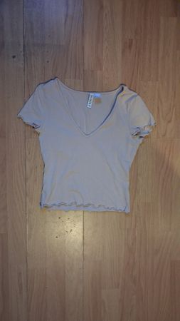 T-Shirt Divided beige mit V-Ausschnitt Grösse S
