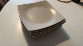Set de 7 assiettes beiges carrées modernes à IKEA