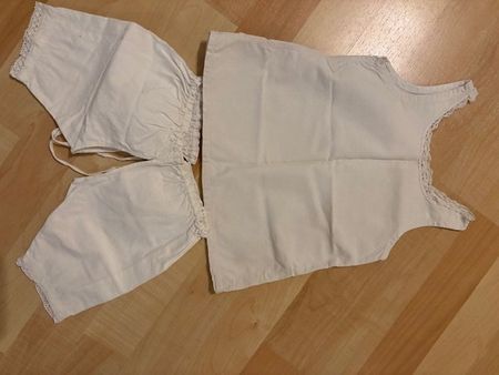 Antike Kleinkinderhemd und Höschen / Bluse