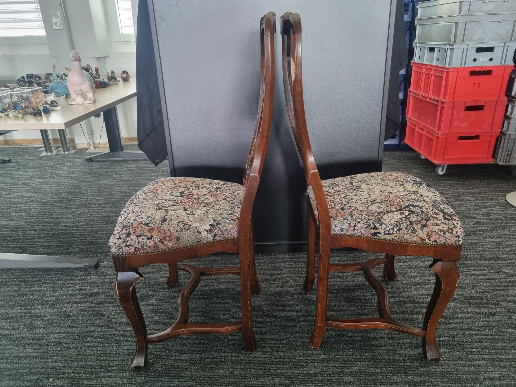 Sedie: Antike Stühle, 2er Set, Holz mit Stoffbezug – Usato da Lenzburg venduto da freedomky 2