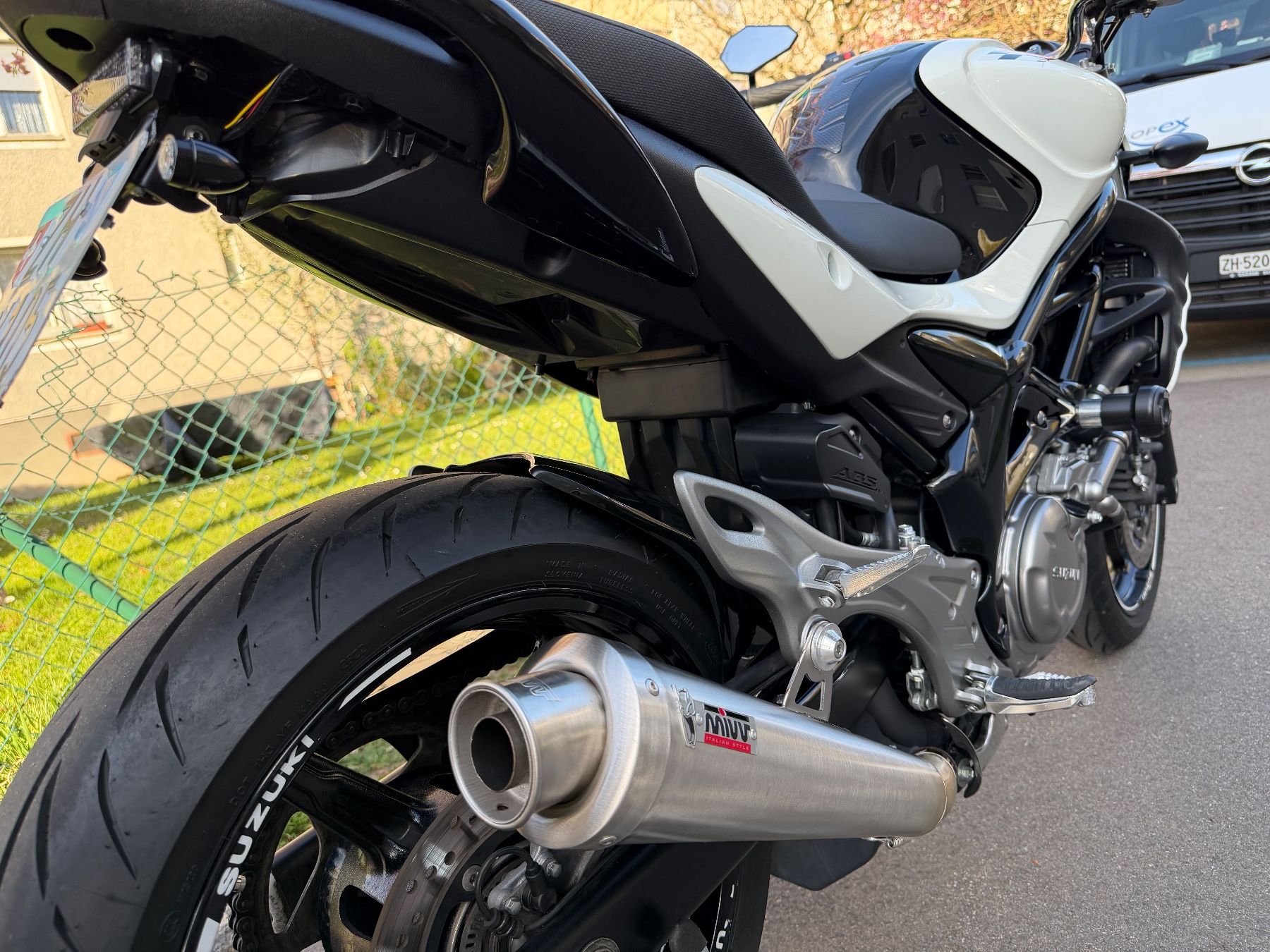 Suzuki Strada: Suzuki SFV 650 A Gladius Top Zustand – Usato da Dietikon venduto da W.Doctor 4