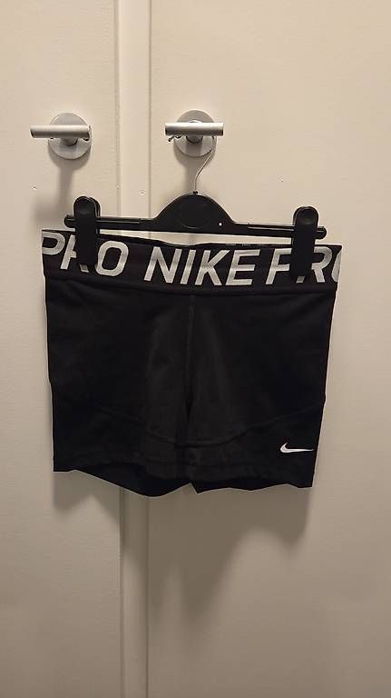 Nike Pantaloni: Nike Thights, M/38 – Usato da Bern venduto da nigq