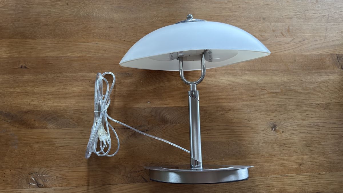 Lampes: Tischleuchte weiss Metall 2 x E14 – Neuf (Voir description) à Othmarsingen par Valser48