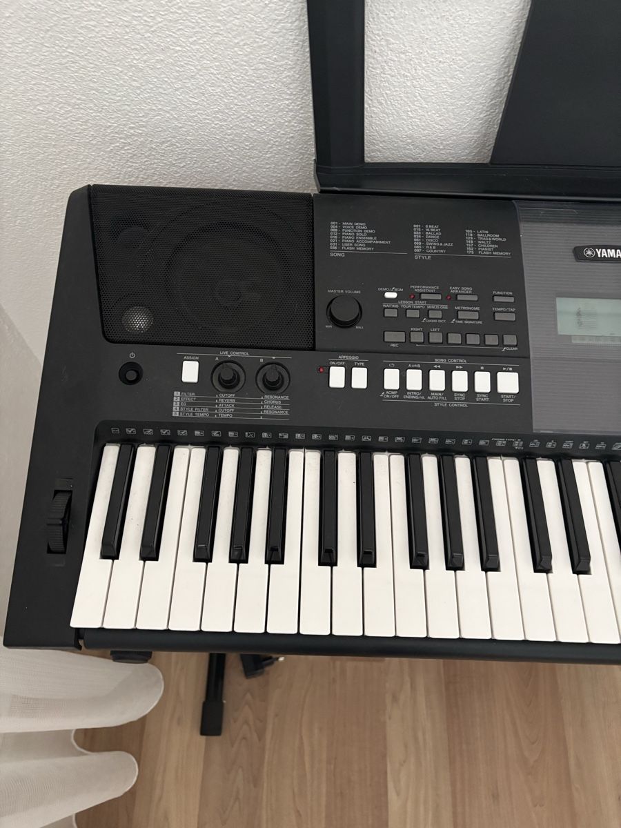Tastaturen: Clavier Yamaha PSR-E423 bon état – Gebraucht aus Pieterlen von Adarela