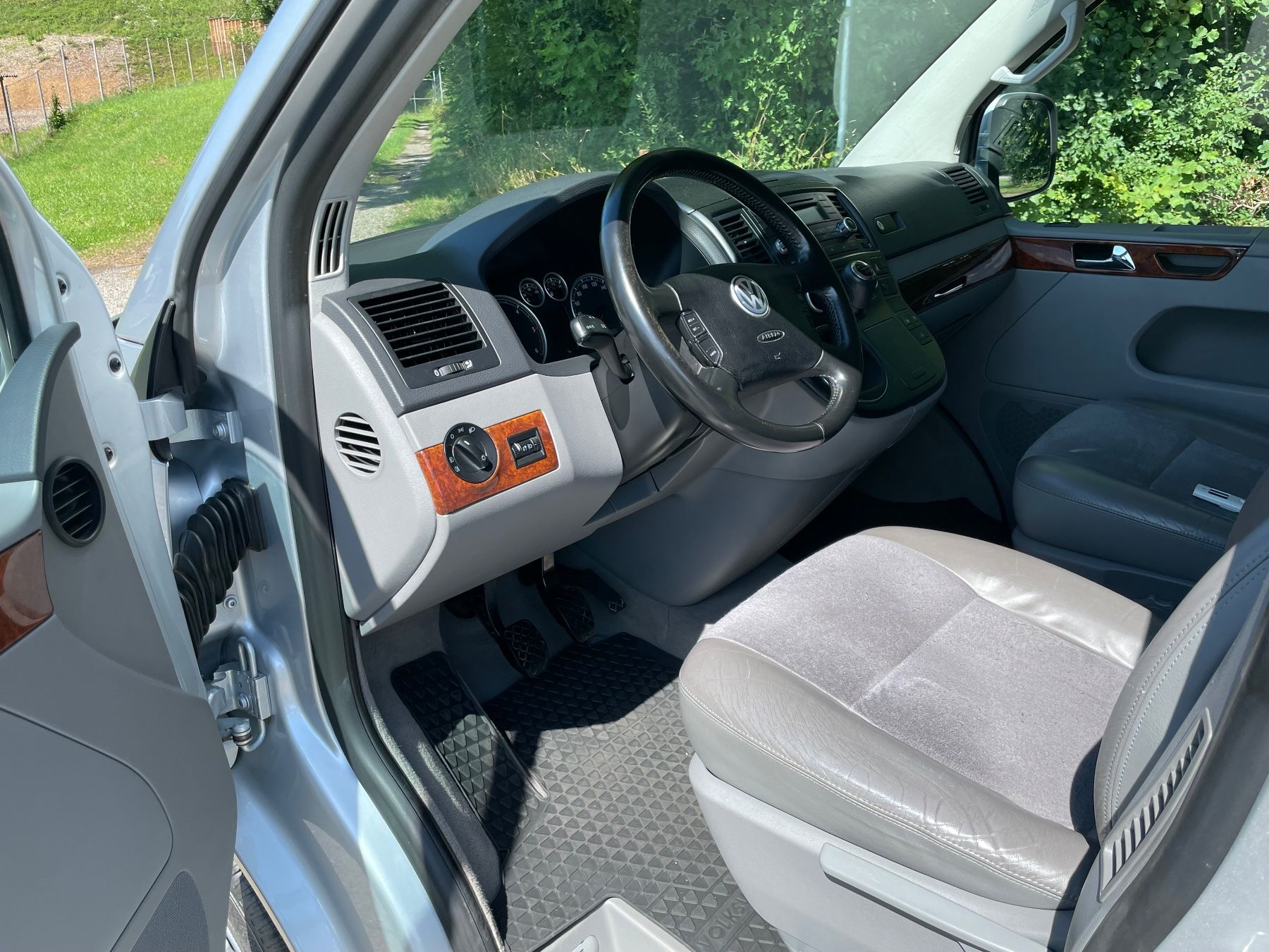 VW Automobili: VW T5 4Motion Multivan Highline 2,5 lt TDI – Usato da Nürensdorf venduto da GR5050 6