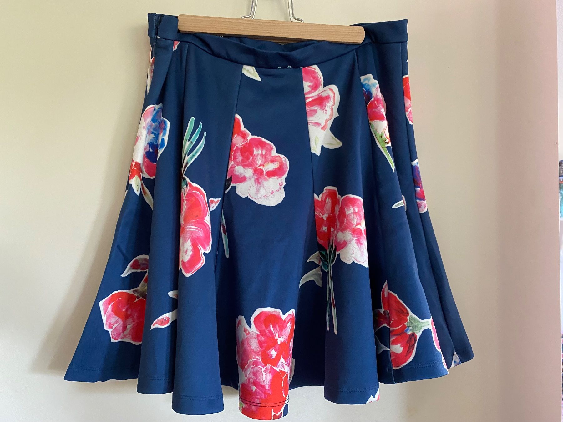 Gonne: Superdry Rock – Usato da Hünenberg venduto da a.u.849