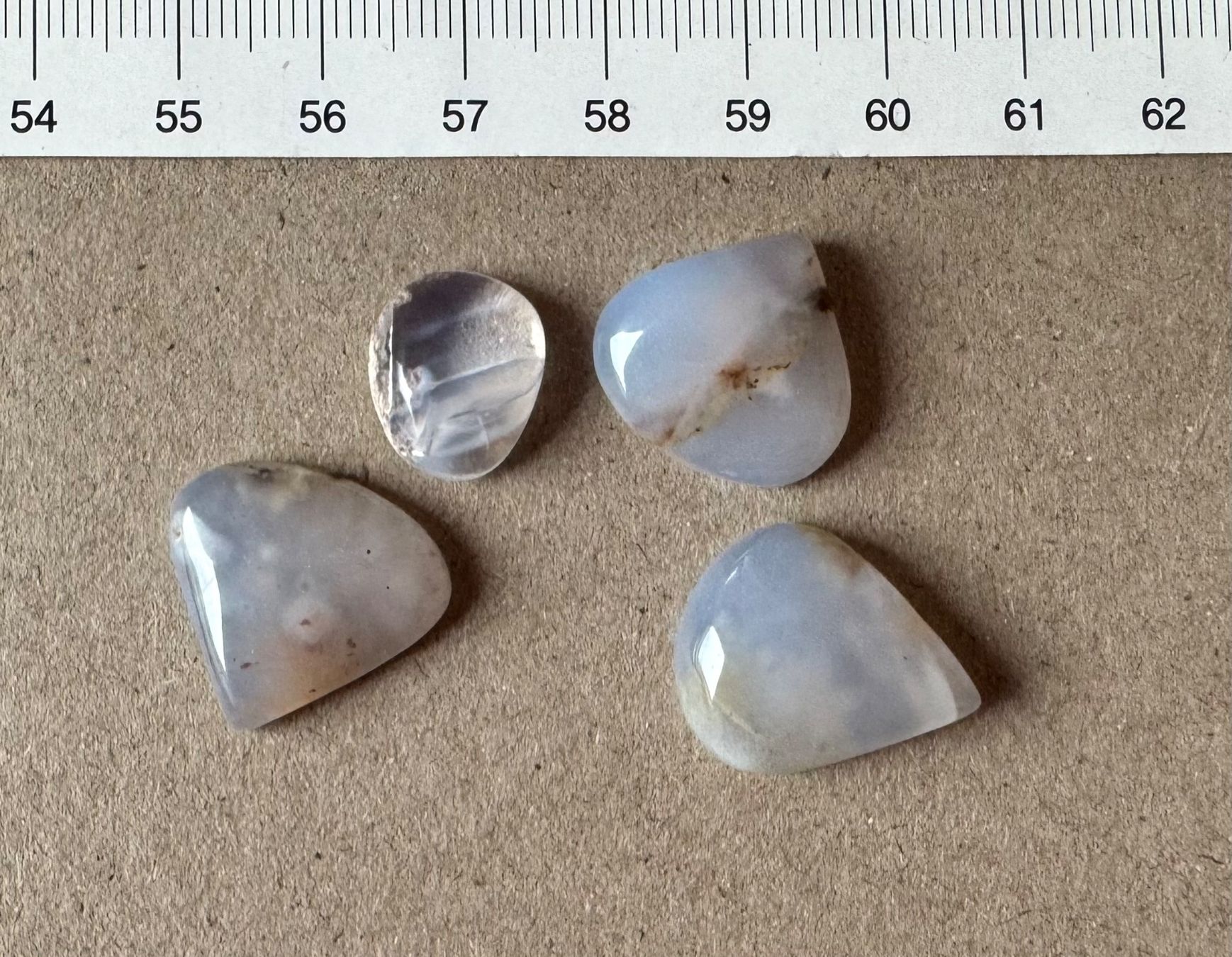 Pietre preziose: Calzedon.  Cabochons  top Sammlung.  wunder  schön poliert – Nuovo e nell'imballaggio originale da Leuggern venduto da gemshow 1