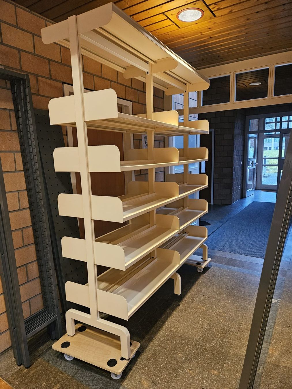 Scaffali: Bibliotheksregal Metall weiss modular – Usato da Turgi venduto da Brownie1972 3
