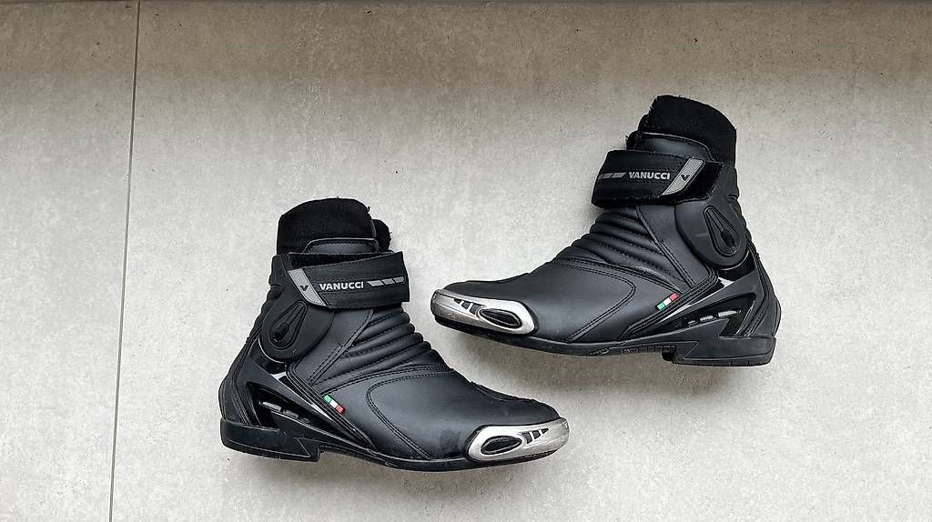 Scarpe da uomo: Vanucci Motorradstiefel Gr. 45 – Usato da Arlesheim venduto da nfi_g5pf 1