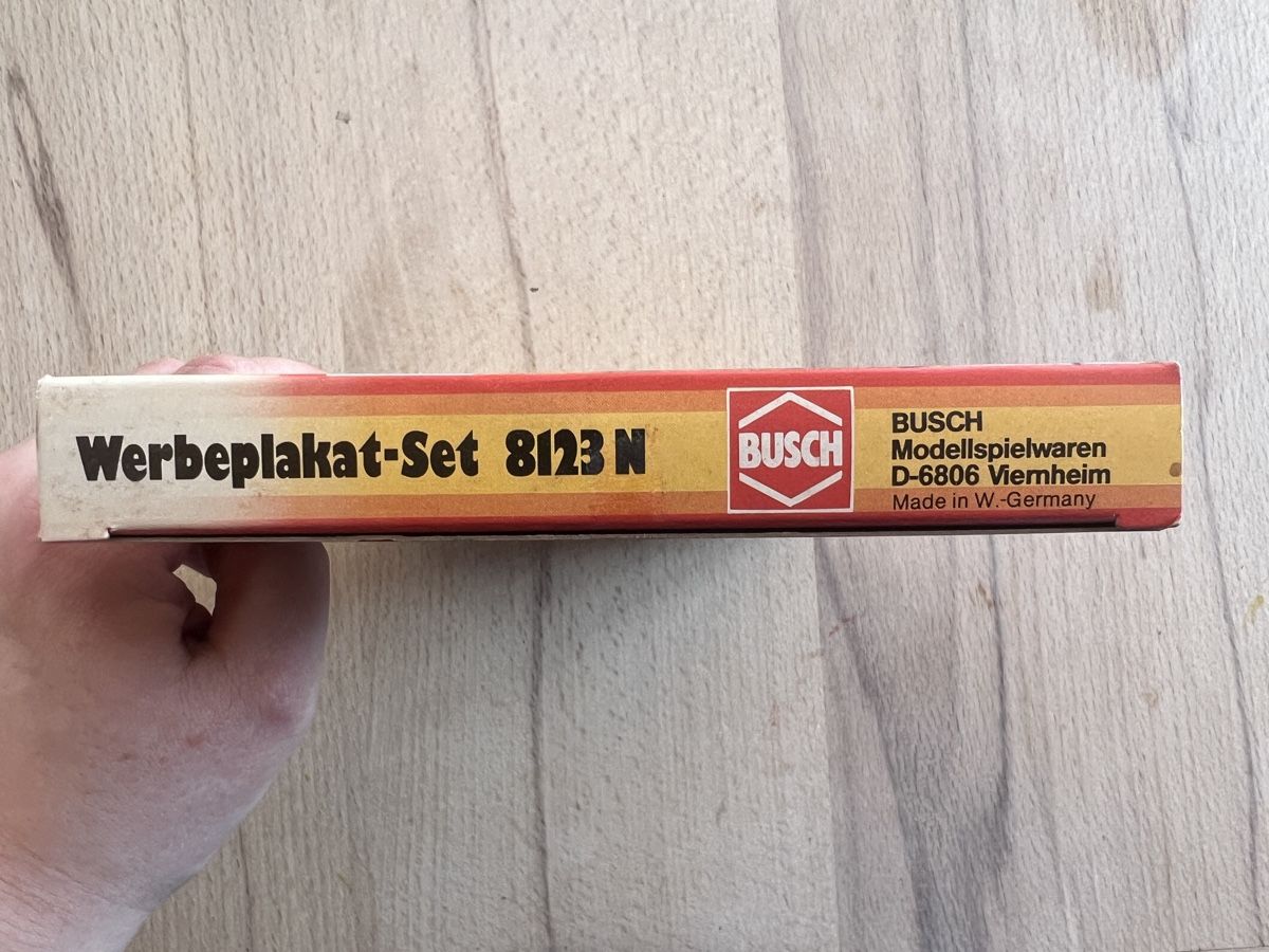 Busch Modellini di ferrovie: BUSCH Modellbau Set 8123 N Werbeplakat-Set. – Nuovo (secondo la descrizione) da Zeiningen venduto da nic_2rmd 2