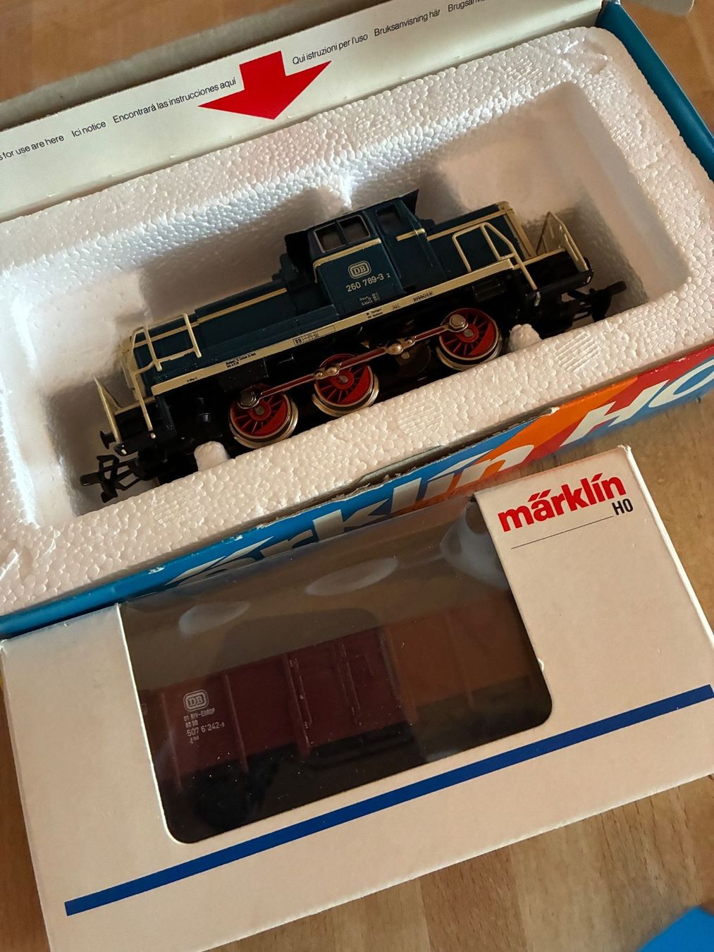 Märklin Modelleisenbahnen: Märklin 2 Loks mit Güterwagen – Gebraucht aus Reigoldswil von Frog40 2