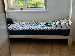 NEIDEN Bett 90 × 200 cm – inkl. Matratze 2 mal benutzt
