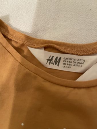Pull enfant 4 à 6 ans neuf