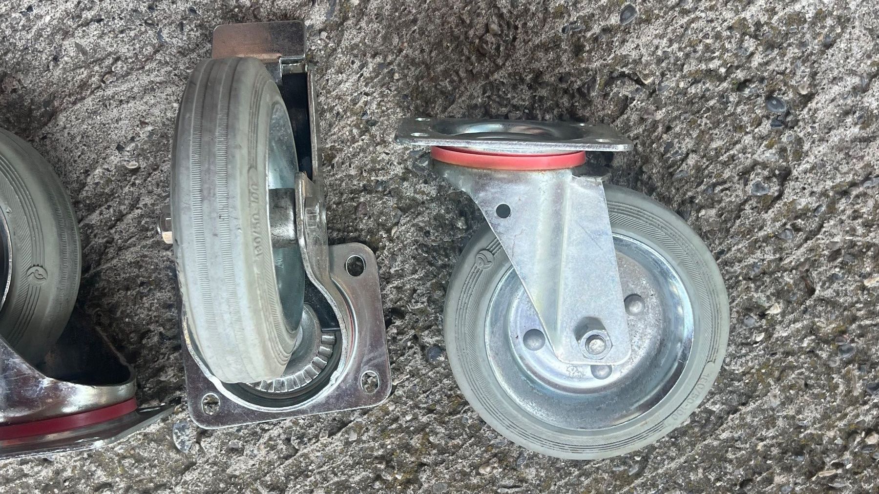 Altro per stoccaggio & trasporto: 4 Lenkrollen mit Gummireifen – Usato da Schübelbach venduto da Dolly990_2 1