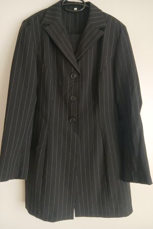 Elegantes Damen Anzug, Grösse 44, schwarz gestreift