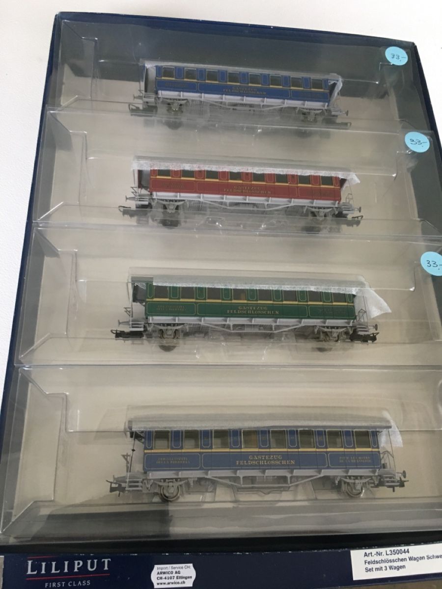 Liliput Modelleisenbahnen: Liliput Feldschlösschen Gästezug 4 Wagen – Gebraucht aus Grellingen von Toyhamster