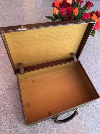 Schöner Vintage-Koffer Lederüberzug in Braun
