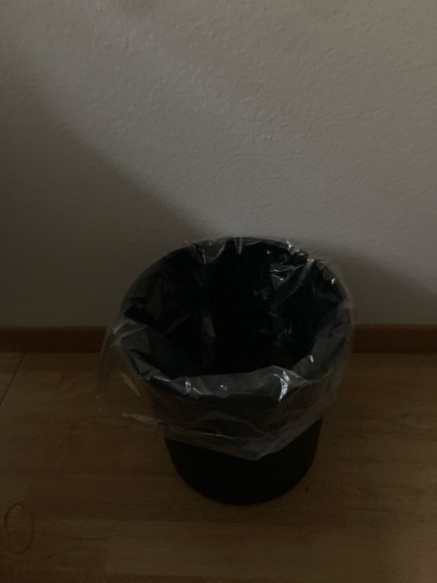 Cestini per rifiuti: Schicker Abfalleimer, schwarz, neuwertig! – Usato da Zürich venduto da bopeja