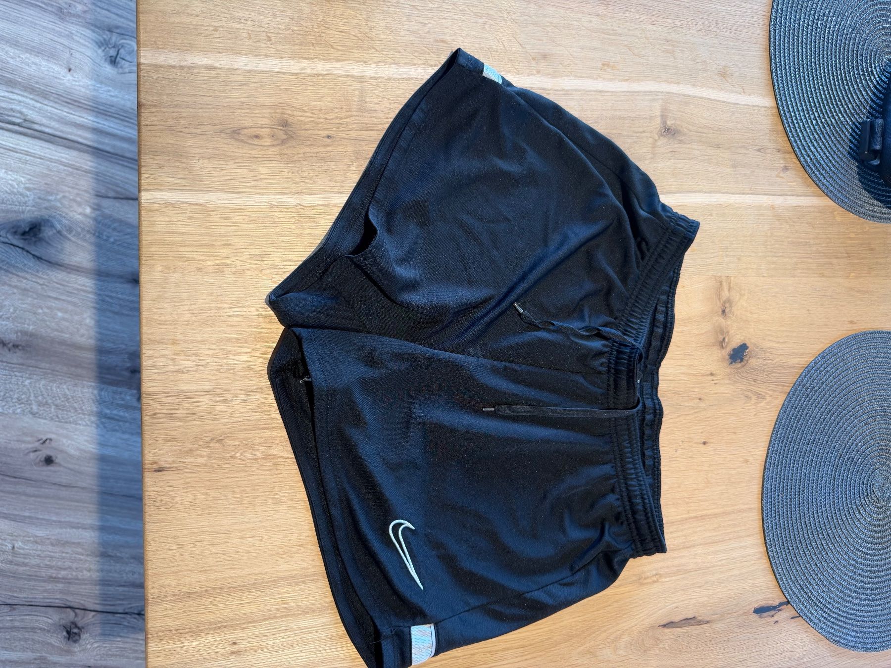 Nike Pantaloni: Nike Sporthose kurz – Usato da Kallnach venduto da Regenbogen44