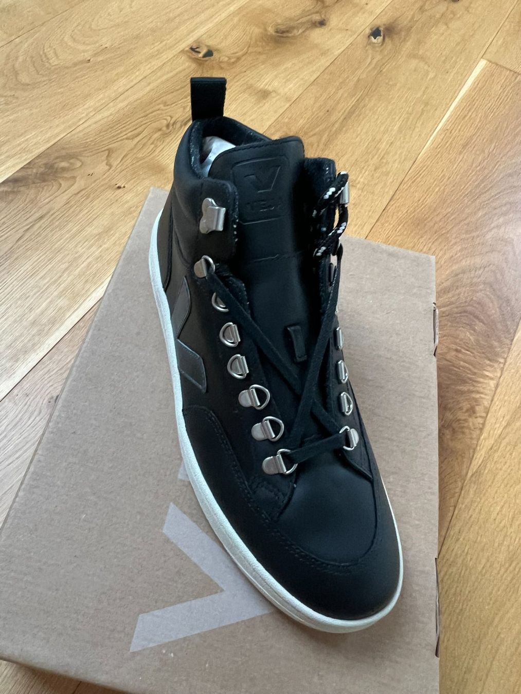 Veja Herrenschuhe: NEUE Original VEJA Sneakers, Grösse 42 – Neu und originalverpackt aus Biel-Benken BL von Aplus0 2