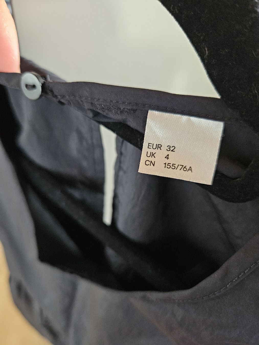 H&M Vestiti: Kleid in schwarz von H@M in Gr. 32 – Nuovo (secondo la descrizione) da Rhäzüns venduto da inf_rcj7 1
